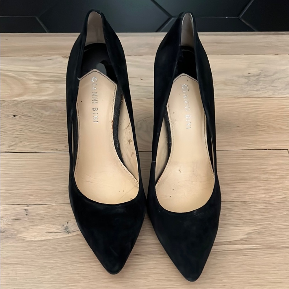 Gianni Bini Black Pointed-Toe Heels